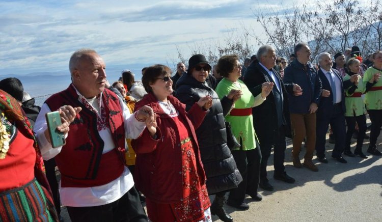 Стотици хора празнуваха Трифон Зарезан в село Делчево